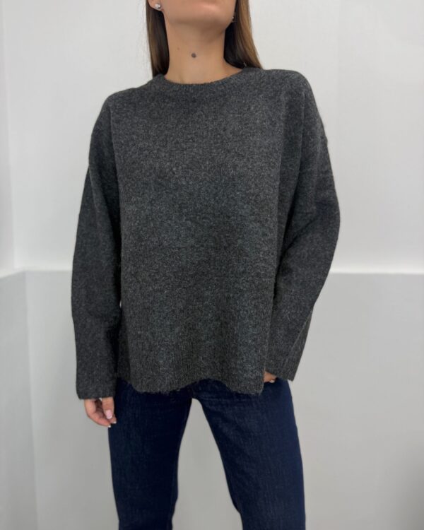 Labai švelnus megztinis LOLA Gris