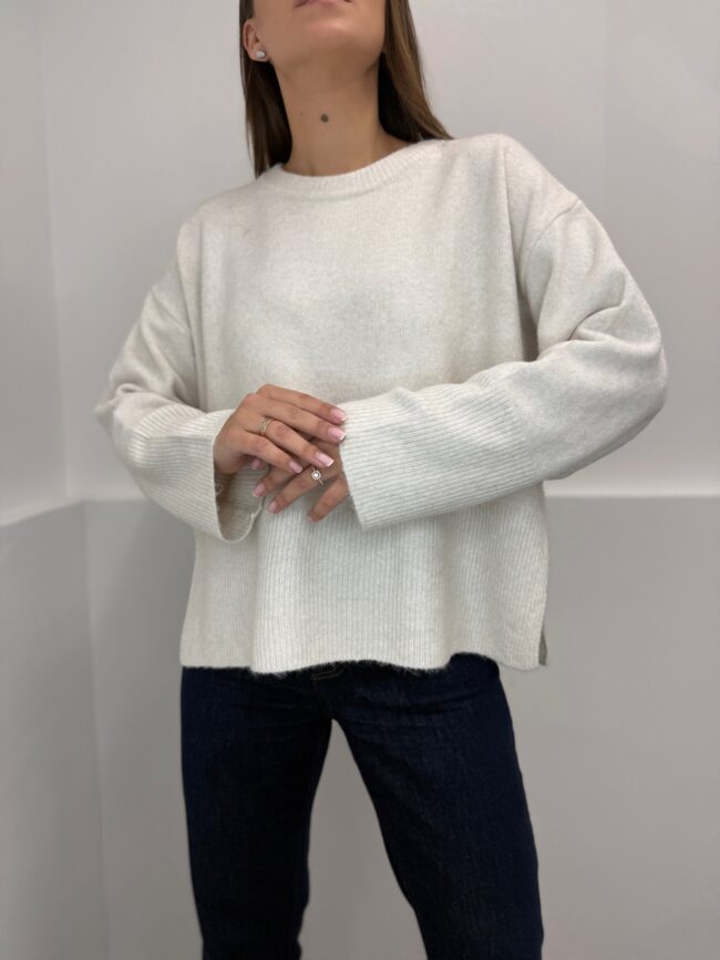 Labai švelnus megztinis LOLA Beige