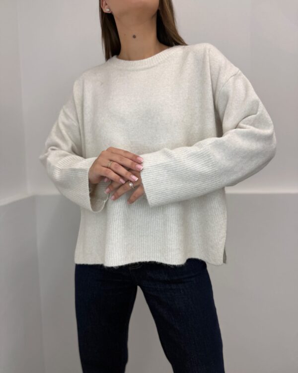 Labai švelnus megztinis LOLA Beige