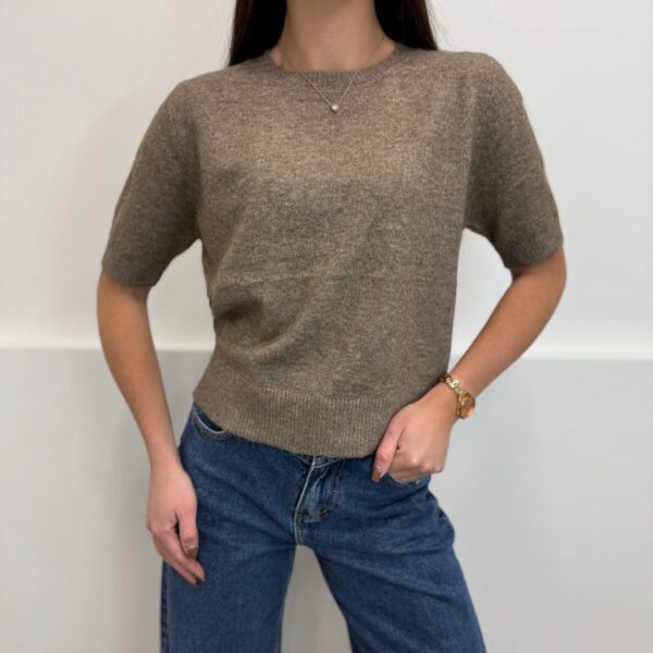 Kreminės spalvos megztinis su vilna