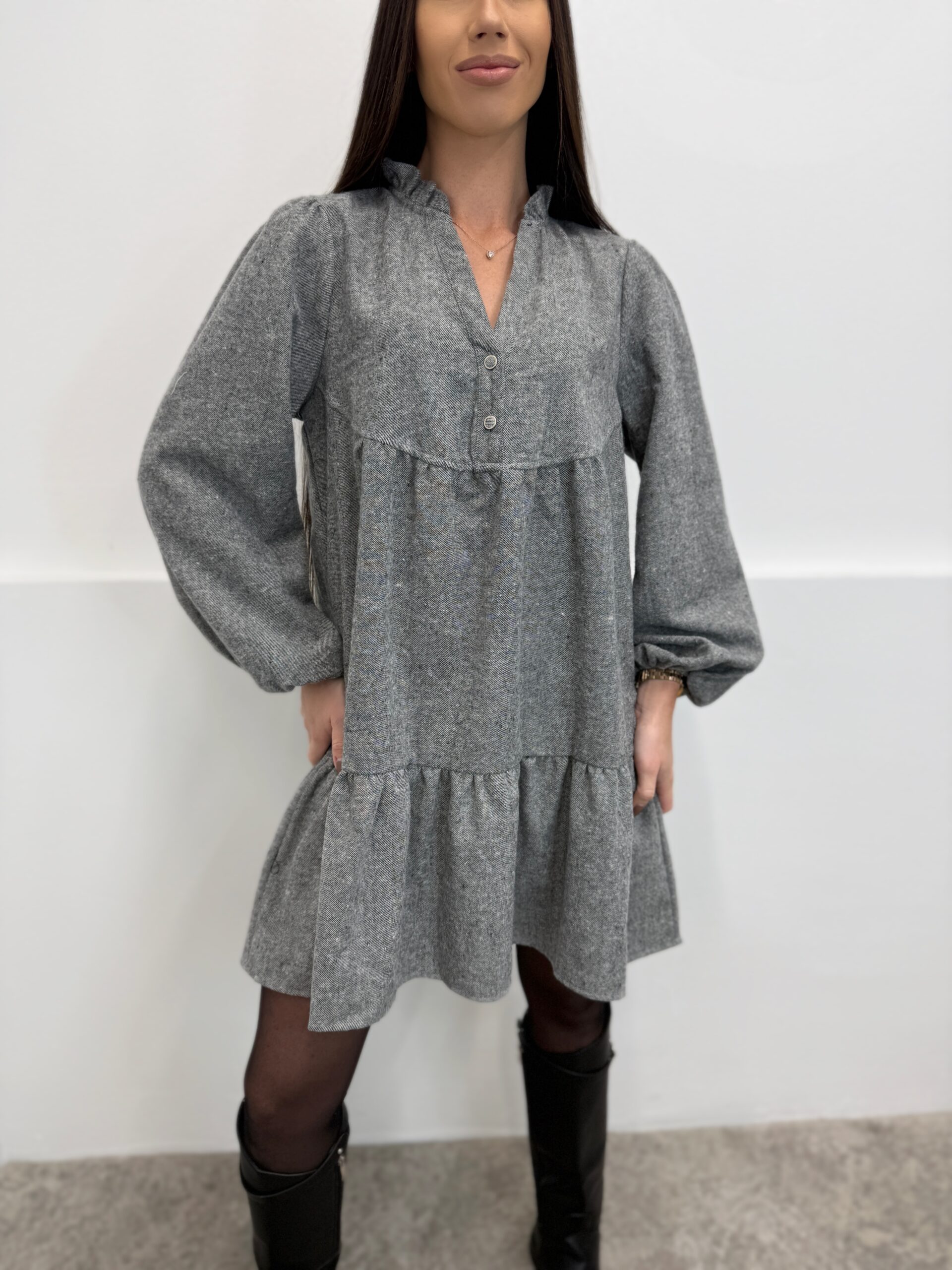 Pilka suknelė su vilna