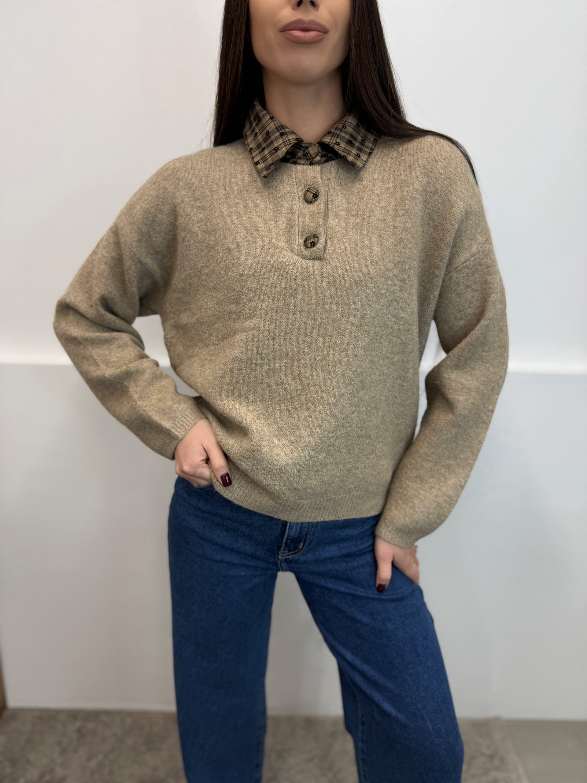 Taupe megztinis marškinių imitacija