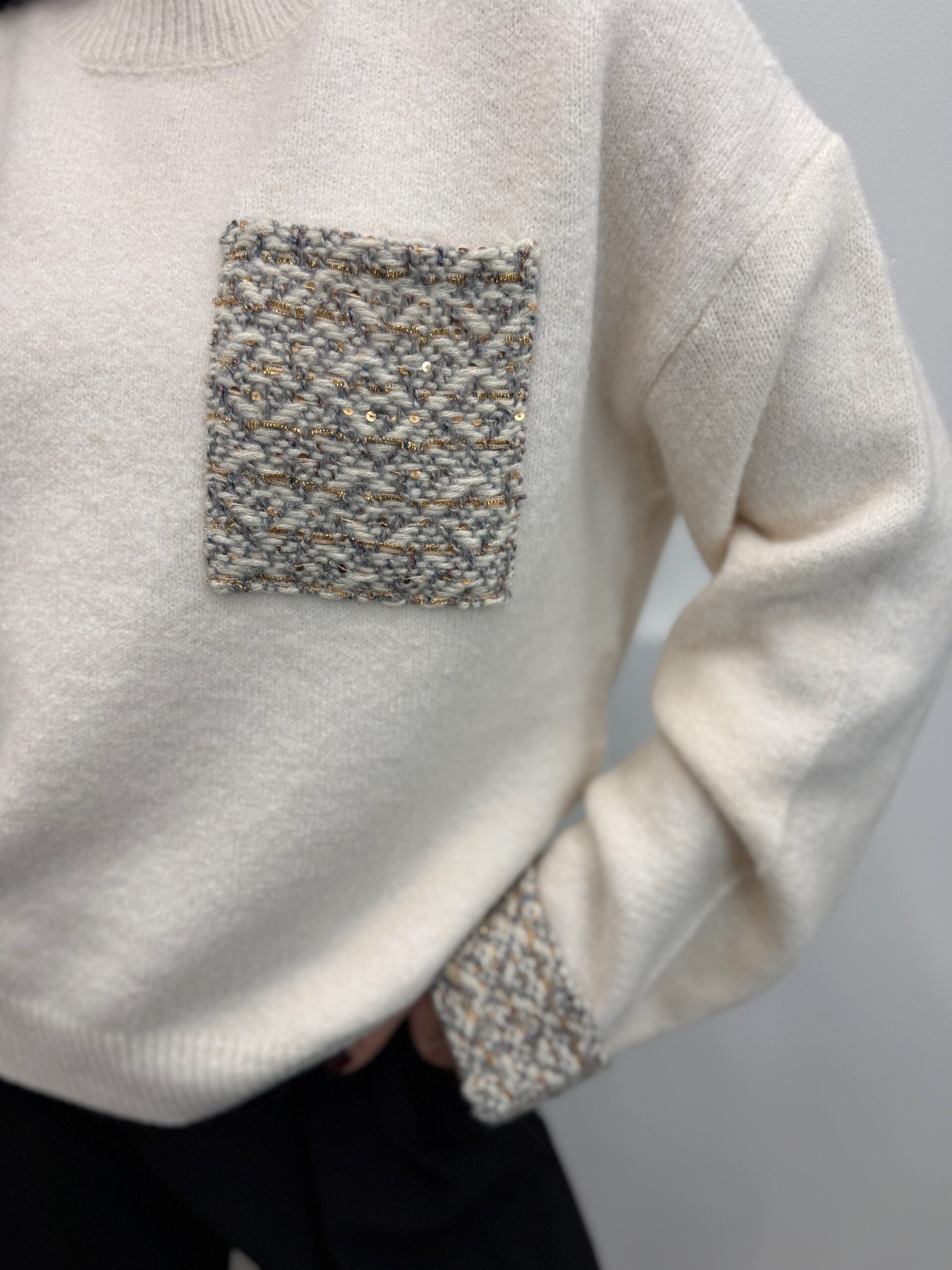 Beige megztinis išskirtinėmis detalėmis - Image 3