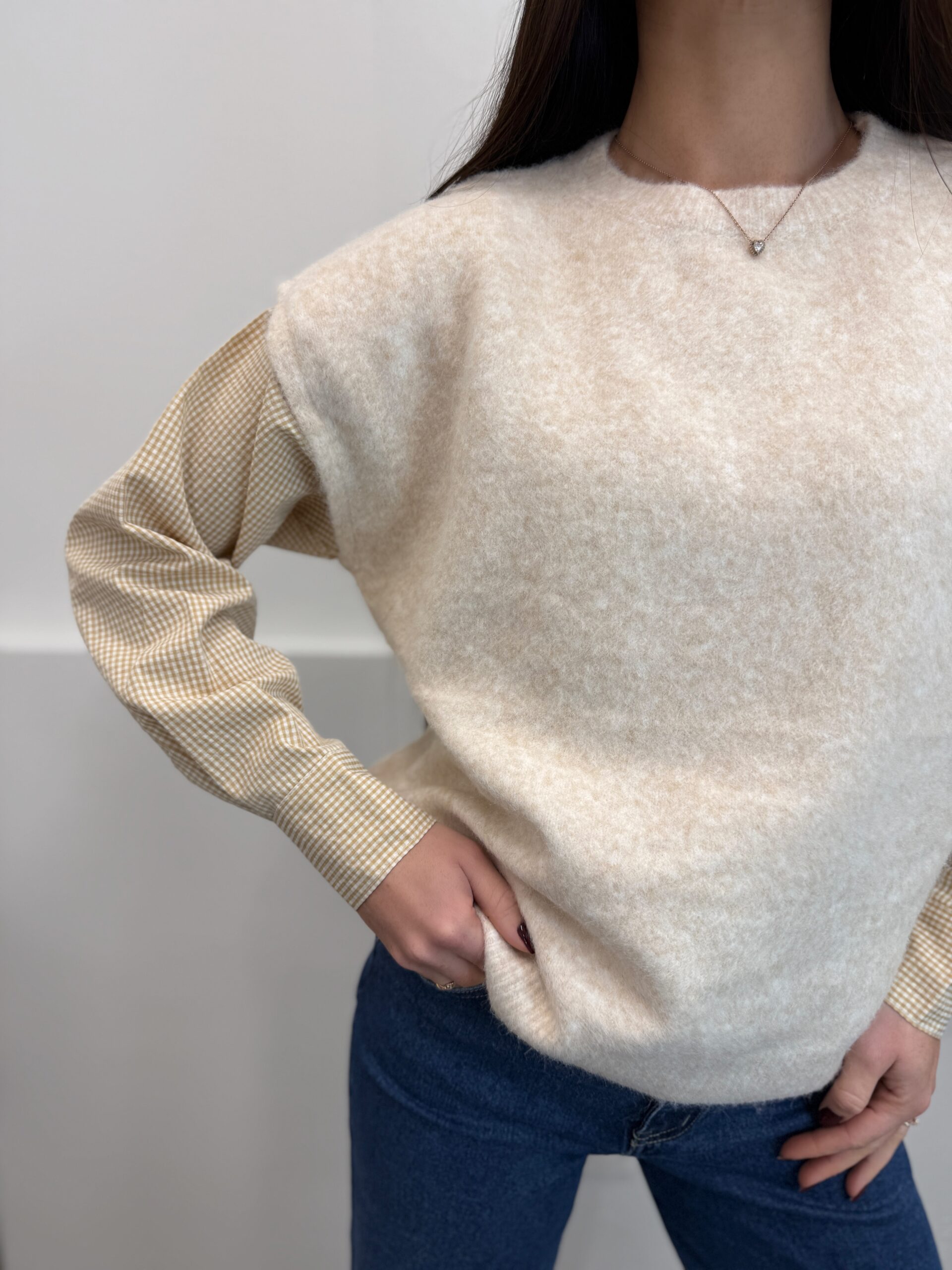 Beige megztinis su marškinių imitacija - Image 2