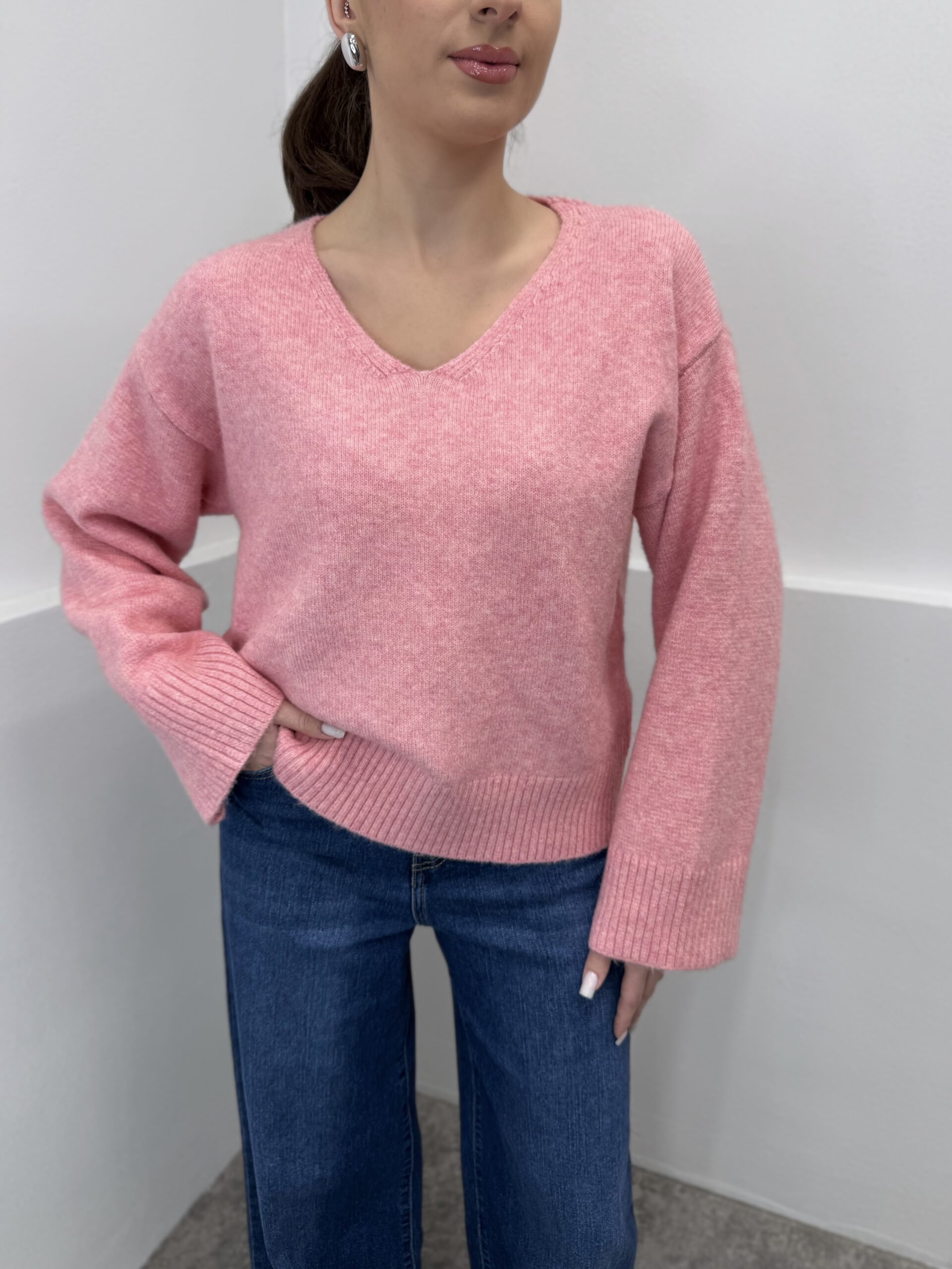 Megztinis Rose su vilna V formos iškirpte