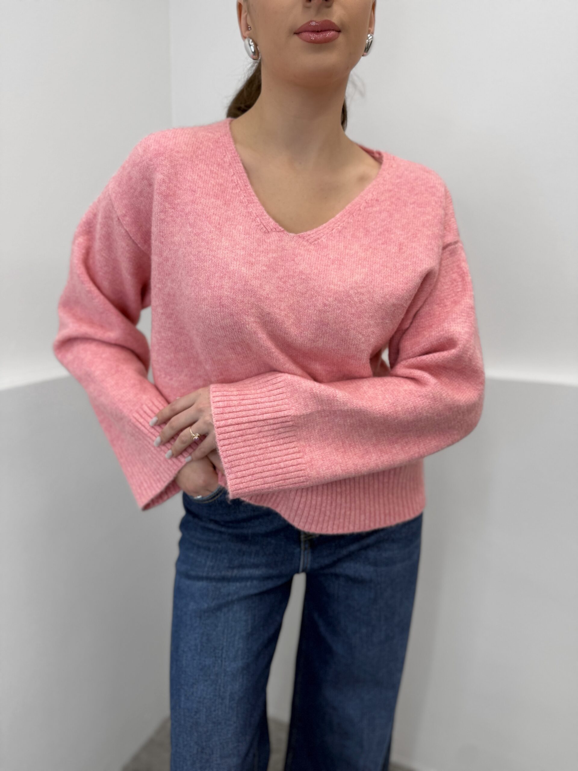 Megztinis Rose su vilna V formos iškirpte - Image 2