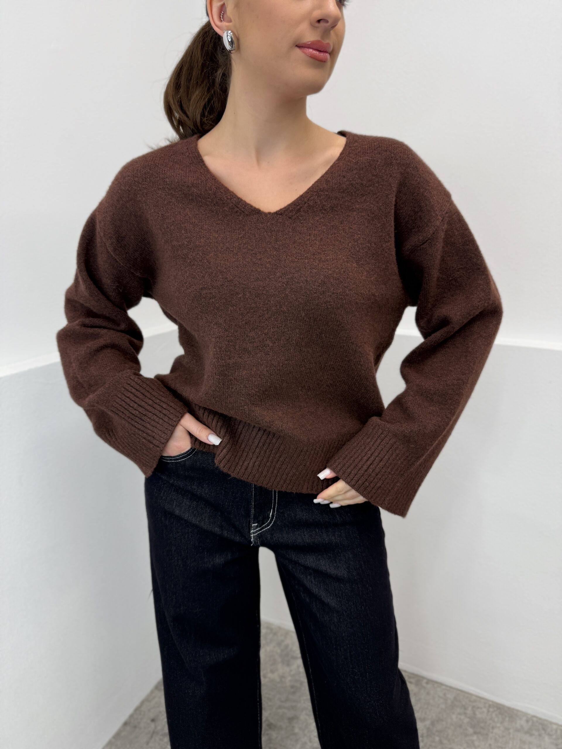 Megztinis Rudas su vilna V formos iškirpte - Image 2