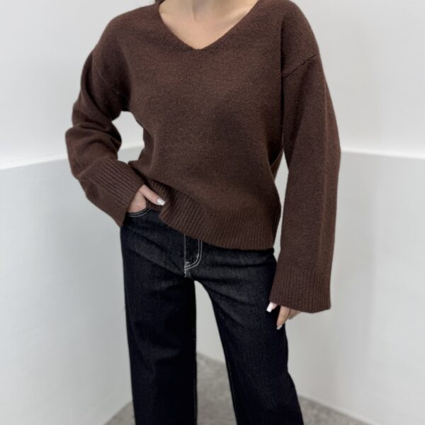 Megztinis Rudas su vilna V formos iškirpte
