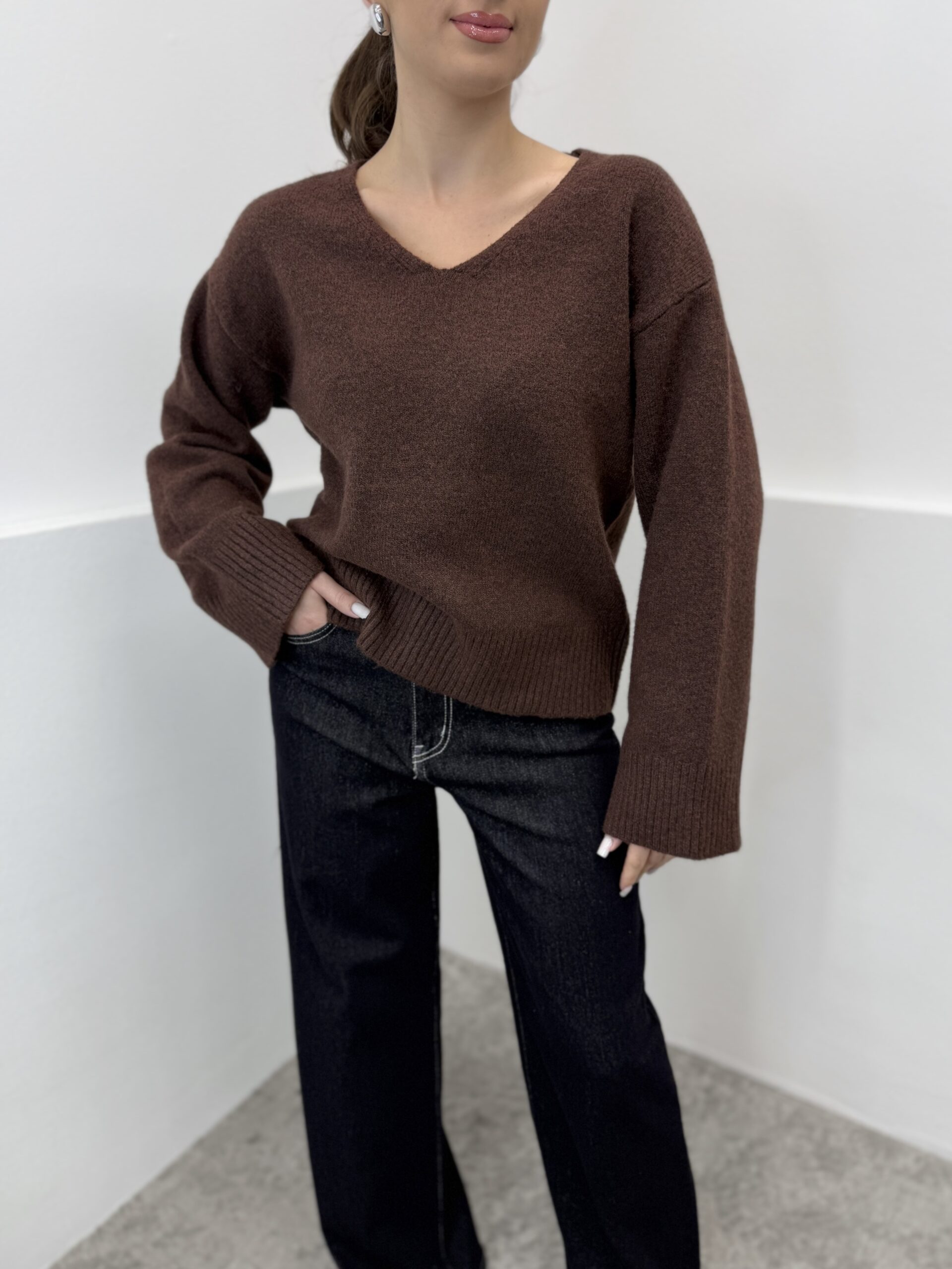 Megztinis Rudas su vilna V formos iškirpte