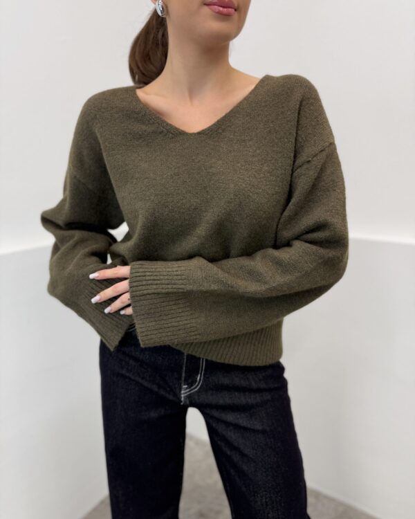 Megztinis Chaki su vilna V formos iškirpte