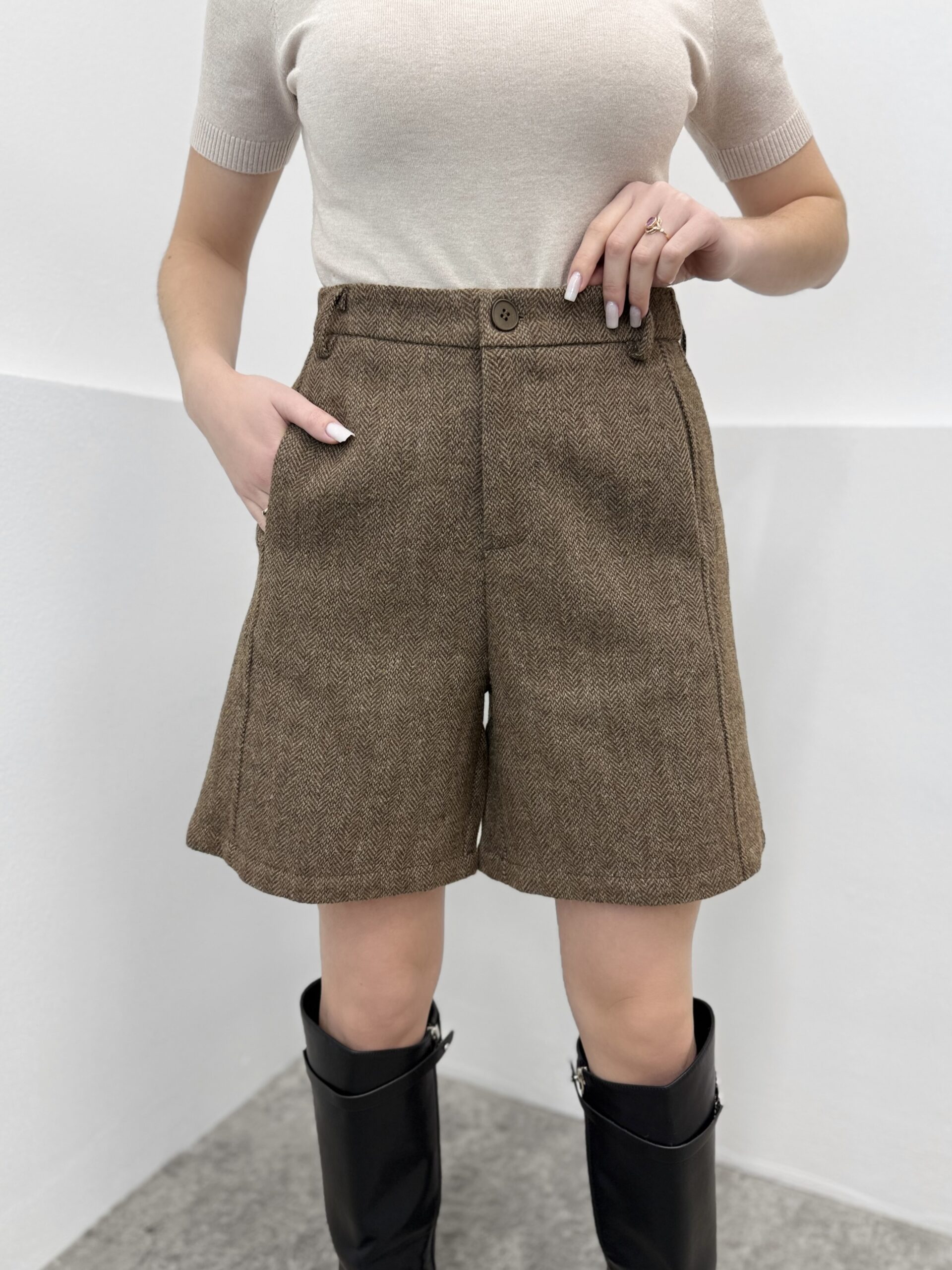 Rudi Bermudų šortai su vilna