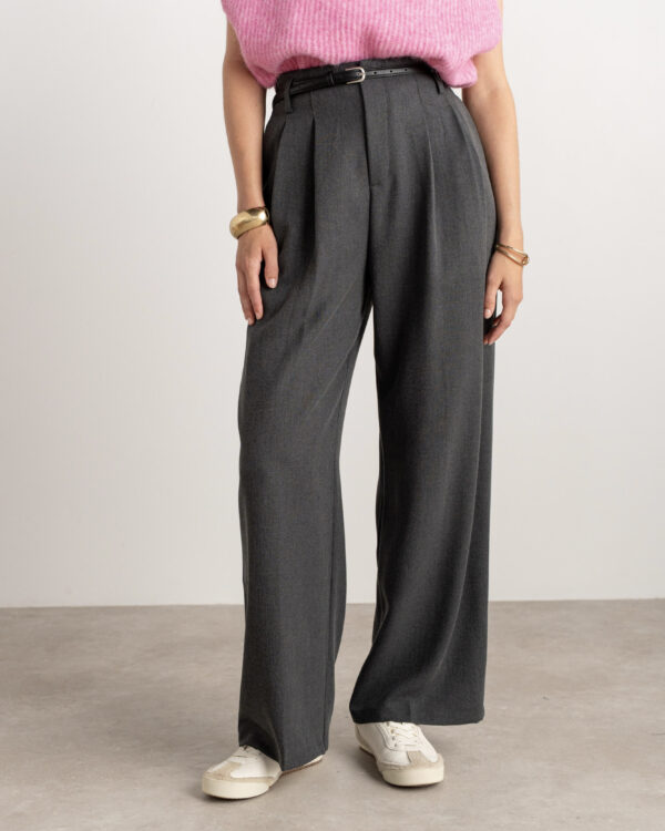 Klasikinės pilkos kelnės su diržu