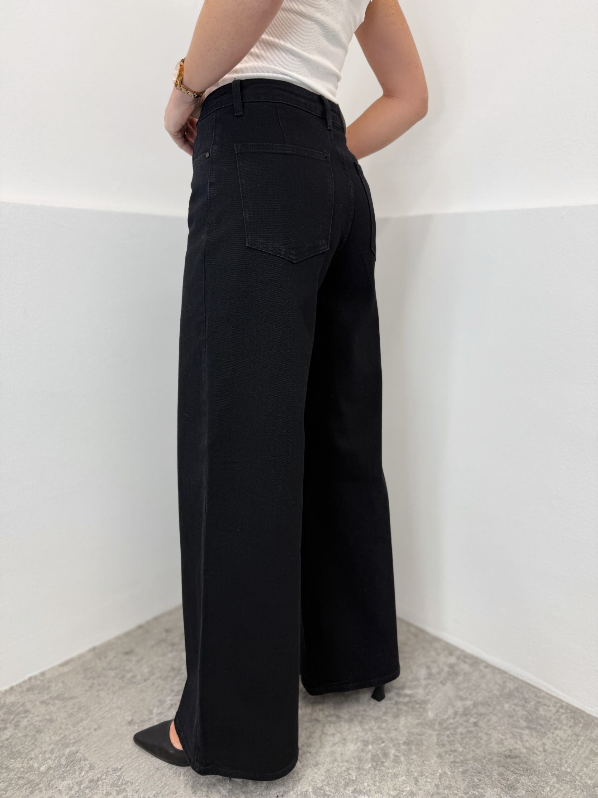 Juodi tamprūs džinsai aukštesnėms moterims - Image 3