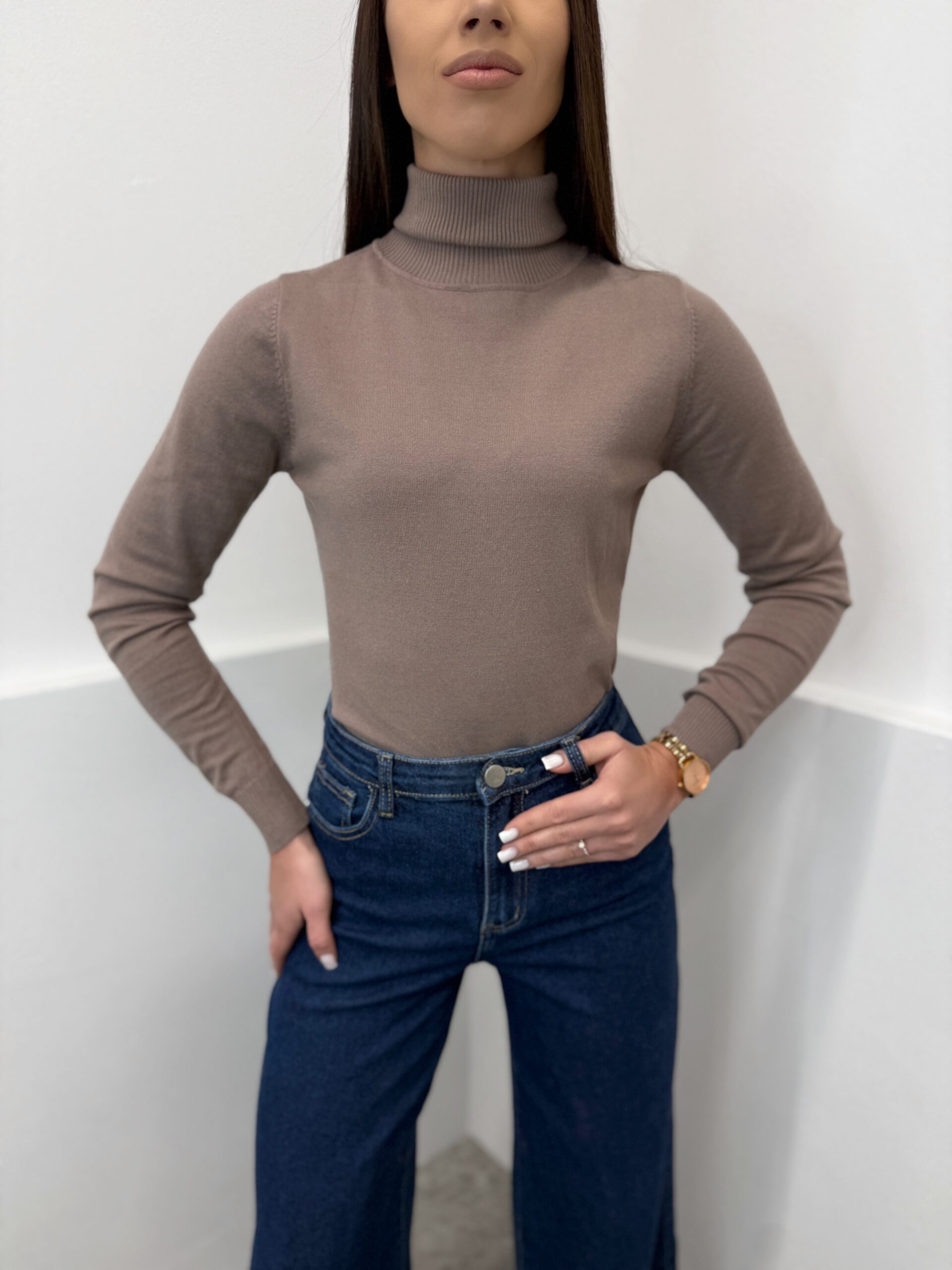 Golfa ilgomis rankovemis Taupė