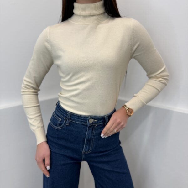 Golfa ilgomis rankovemis Beige