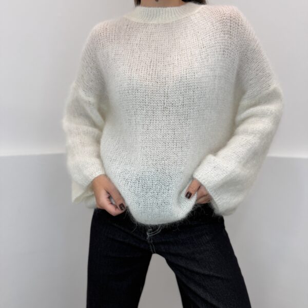 Baltos spalvos megztinis 80% Kid Mohair
