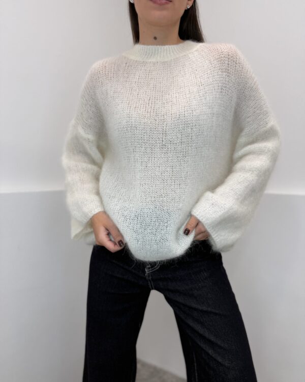 Baltos spalvos megztinis 80% Kid Mohair