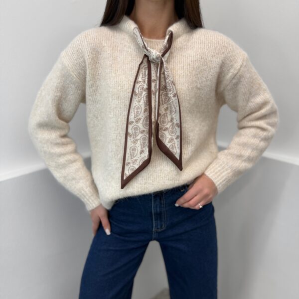 Megztinis su skarele Beige