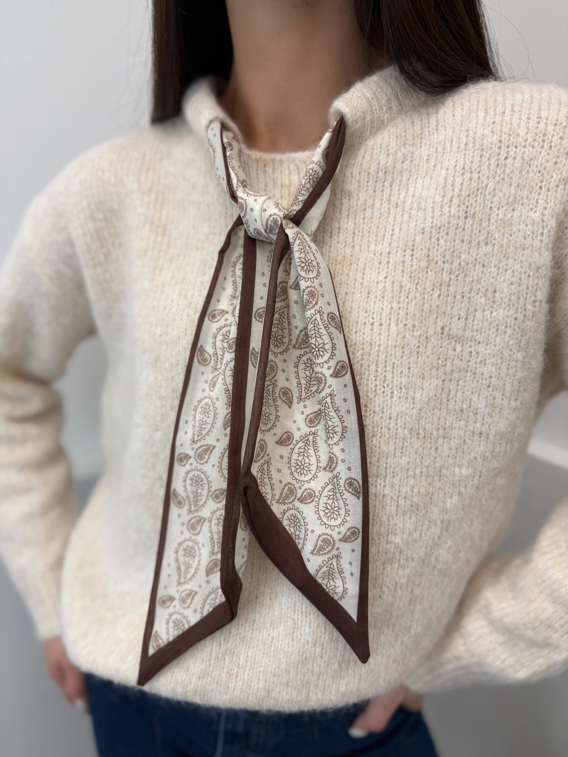 Megztinis su skarele Beige - Image 2