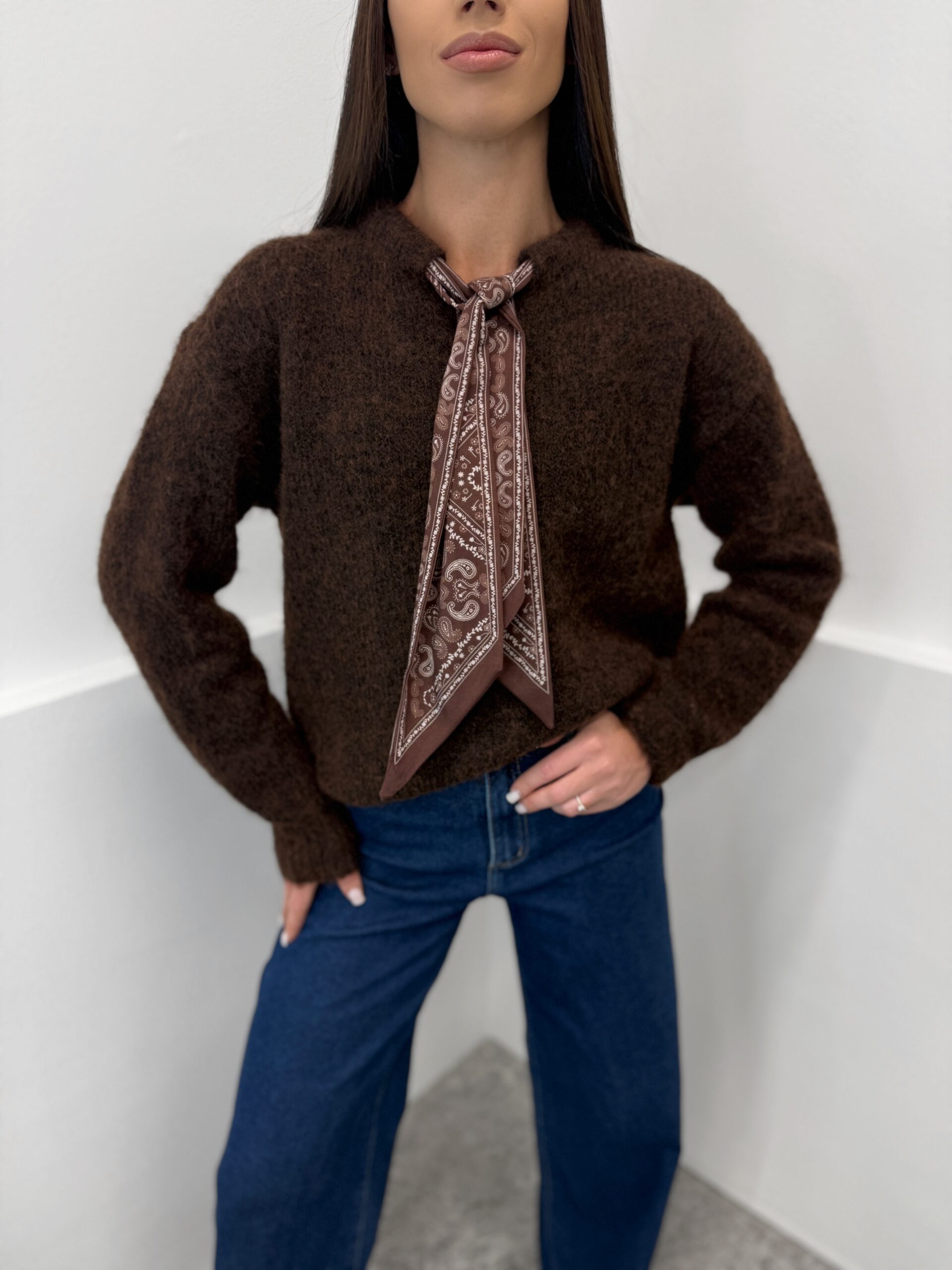 Megztinis su skarele Rudas