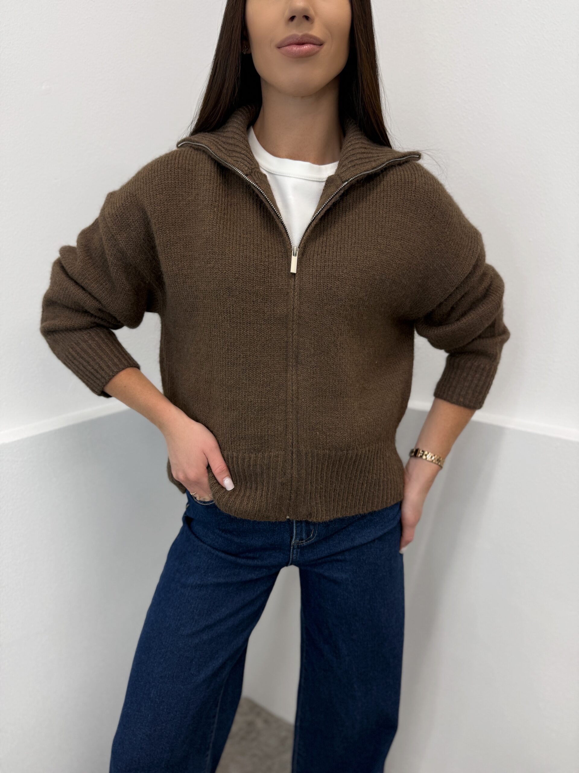 Rudas megztinis su užtrauktuku