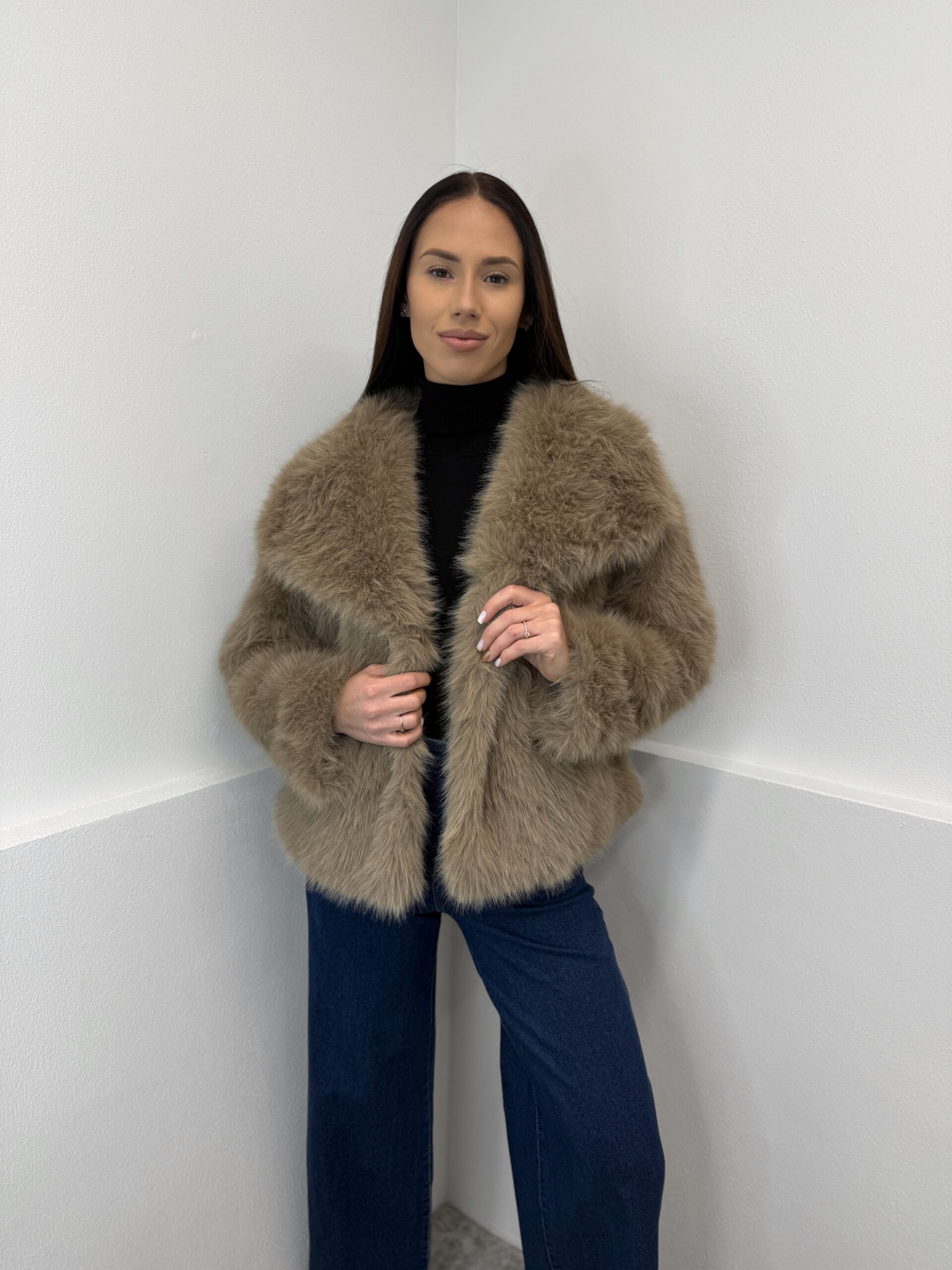 Beige spalvos kailiniai - Image 4