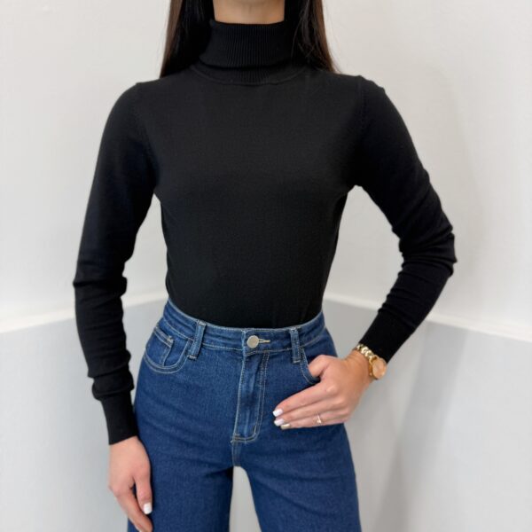 Golfa ilgomis rankovėmis Juoda