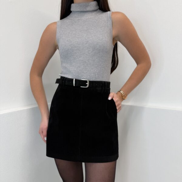 Juodas verstos eko odos sijonas su šortais