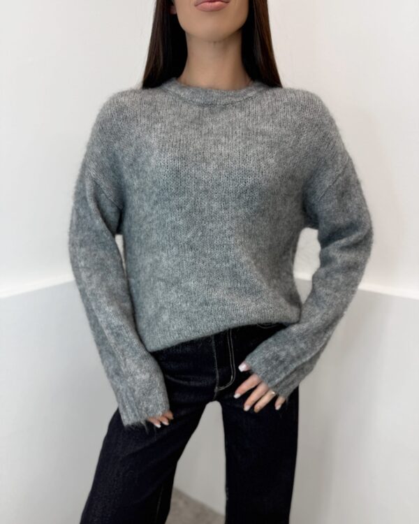 Pilkas megztinis su alpaka ir vilna