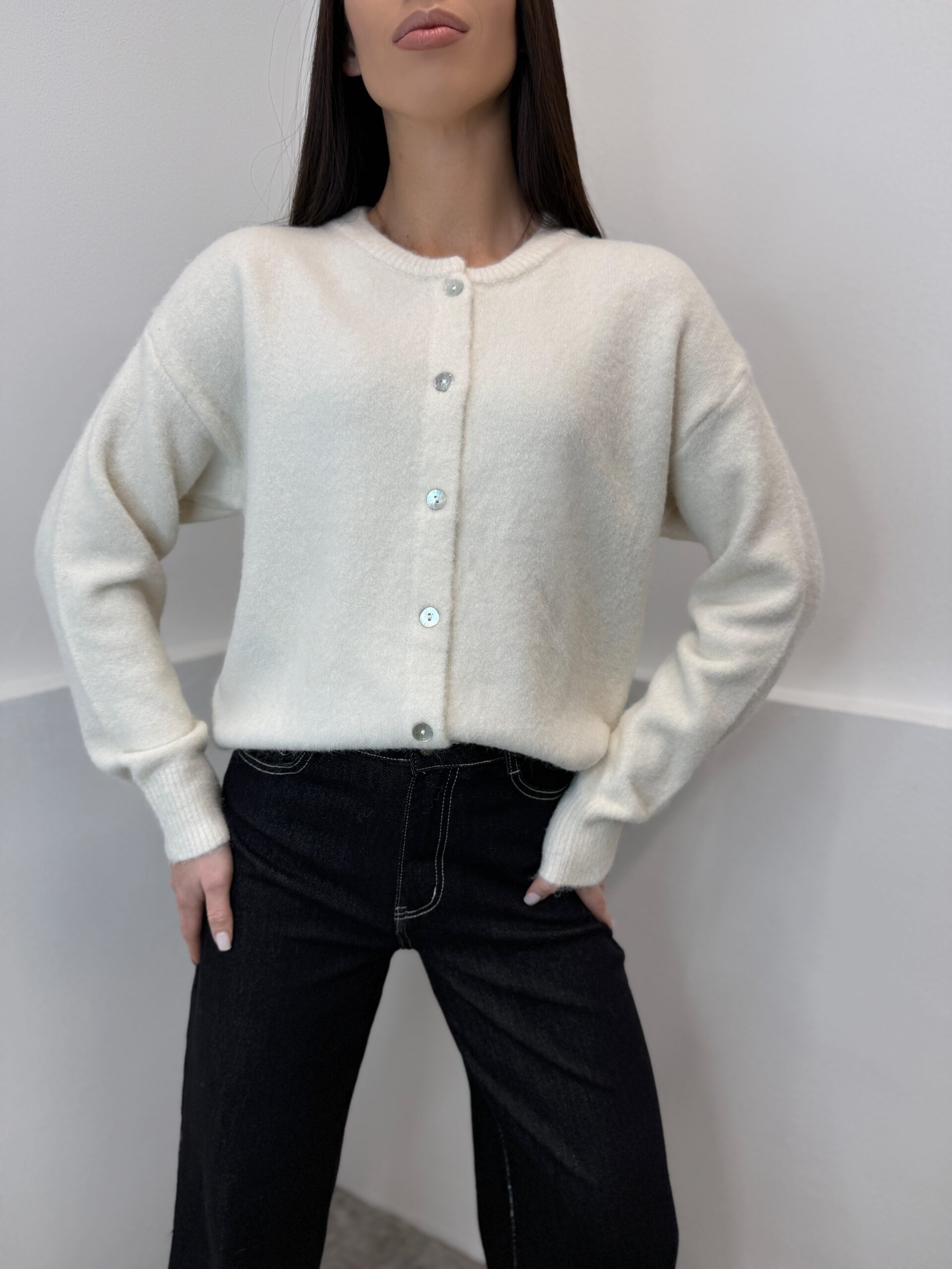 Beige susagstomas megztinis