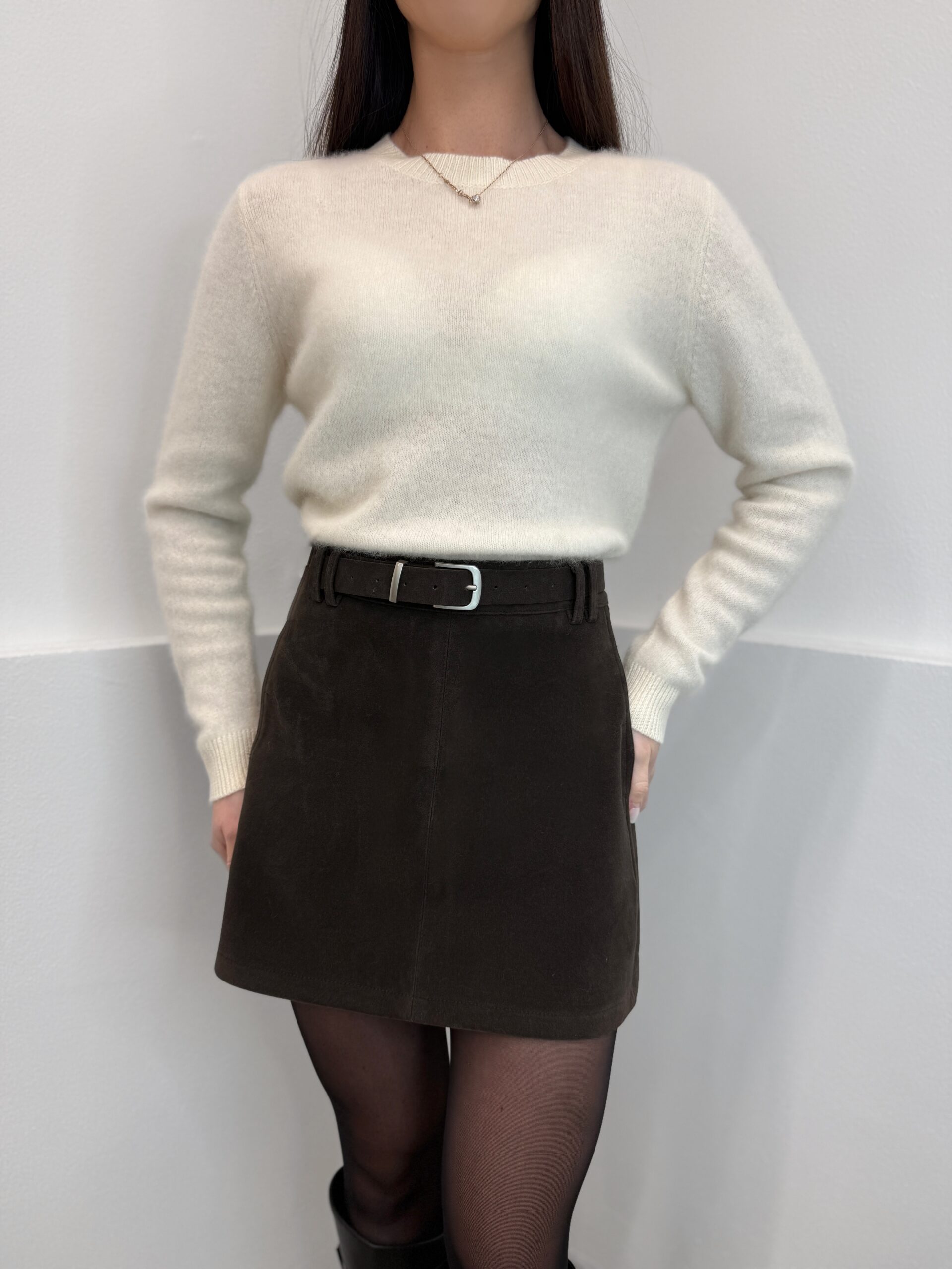 Rudas verstos eko odos sijonas su šortais