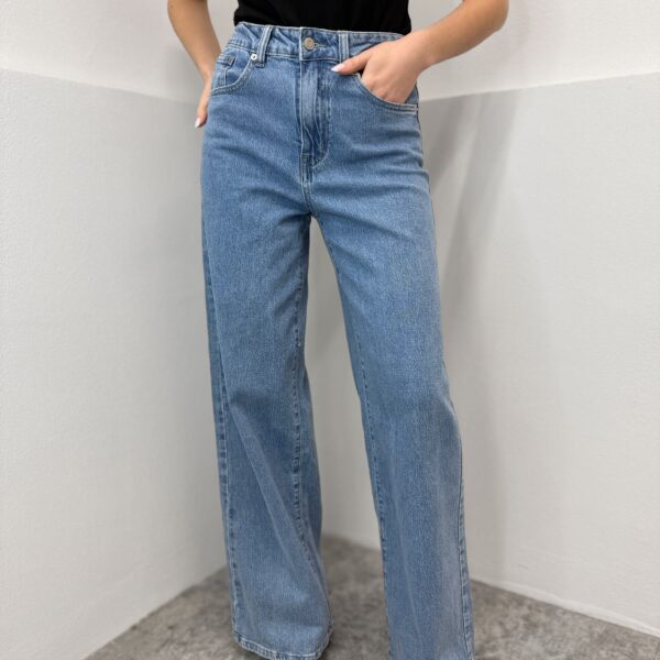 Šviesiai mėlyni tamprūs džinsai aukštas liemuo Dad fit