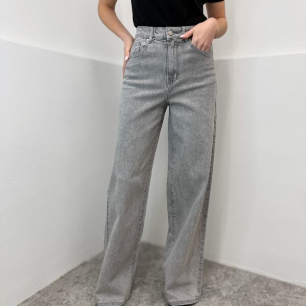 Šviesiai pilki tamprūs džinsai aukštas liemuo Dad fit