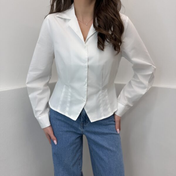 Balti įliemenuoti marškiniai