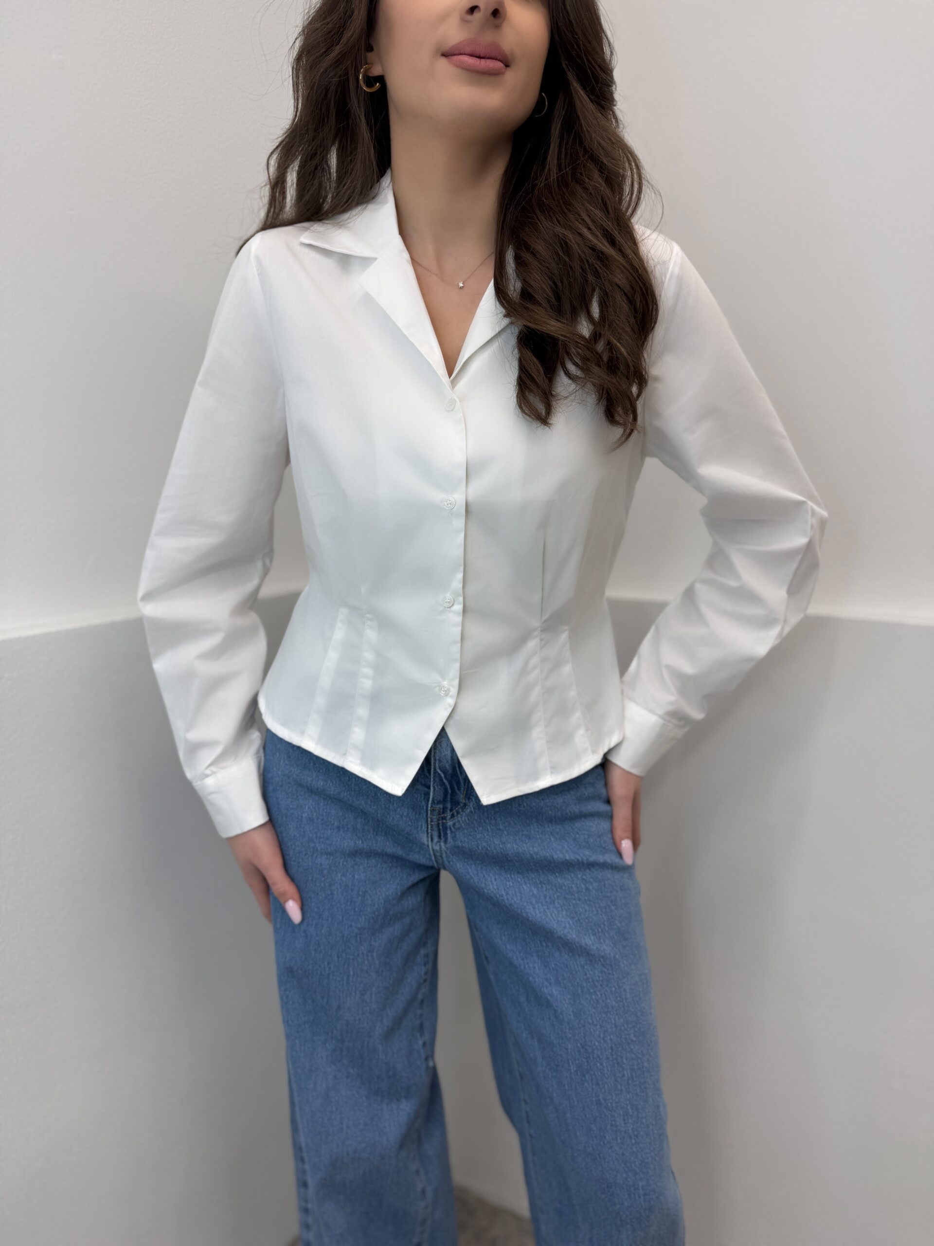 Balti įliemenuoti marškiniai