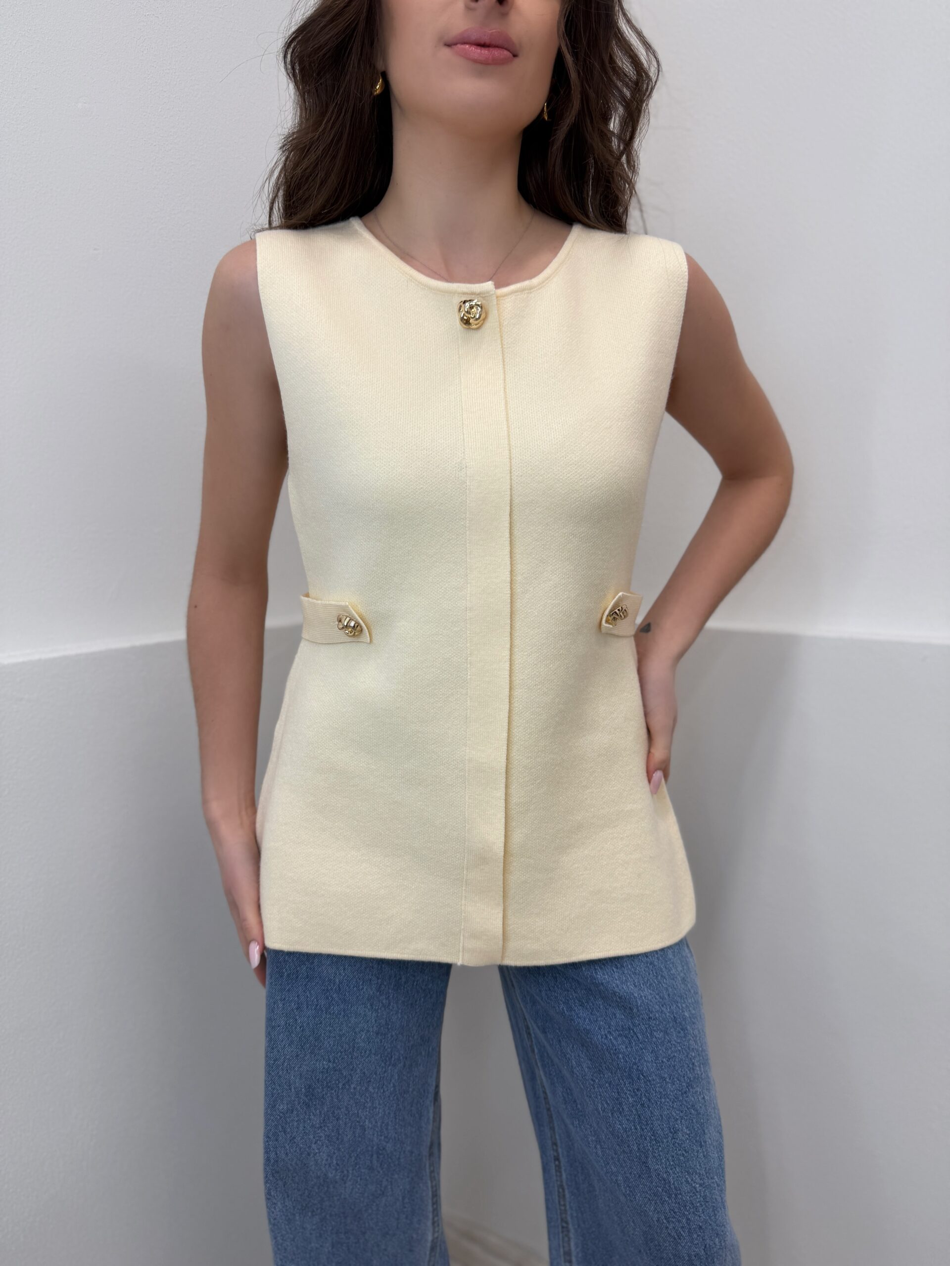 Beige liemenė su auksinėmis detalėmis