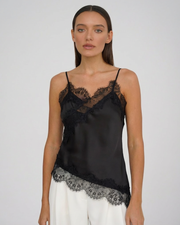 Satininė palaidinė su nėriniais