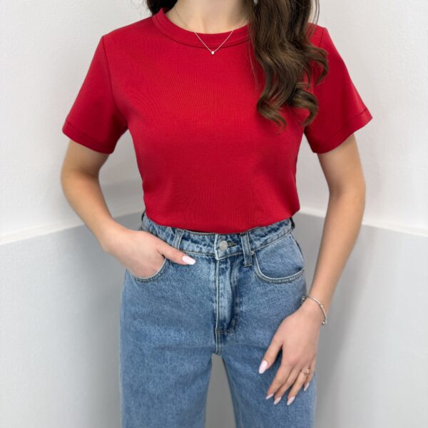 Aukštos kokybės raudoni medvilniniai marškinėliai